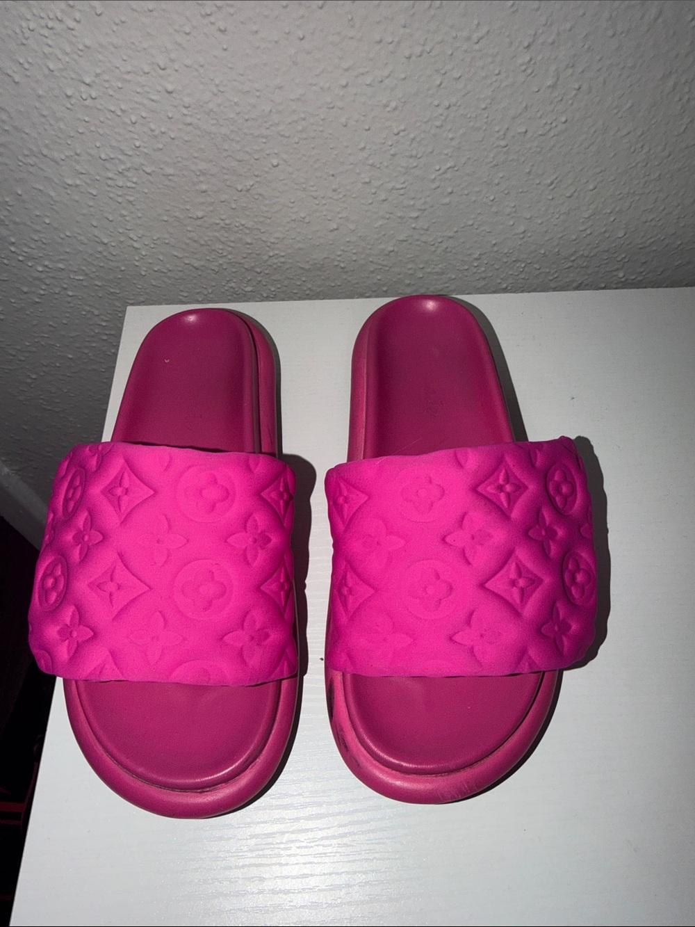Pink slippers Luxury Monogram